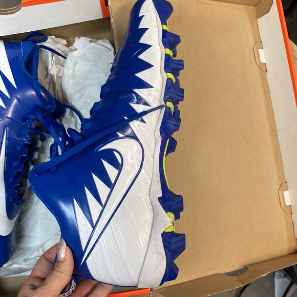 Alpha Menace Shark Cleats - Picture 2 of 4